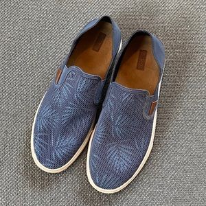 OluKai Pehuea Palm slip ons 9.5